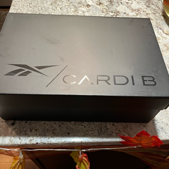 Cardi B x Reebok Wmns Club C 'Crisp Purple' - Picture 3 of 8